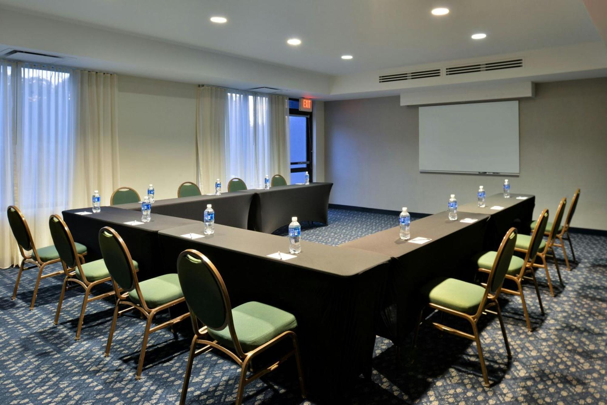 Courtyard By Marriott Harrisburg Hershey Εξωτερικό φωτογραφία