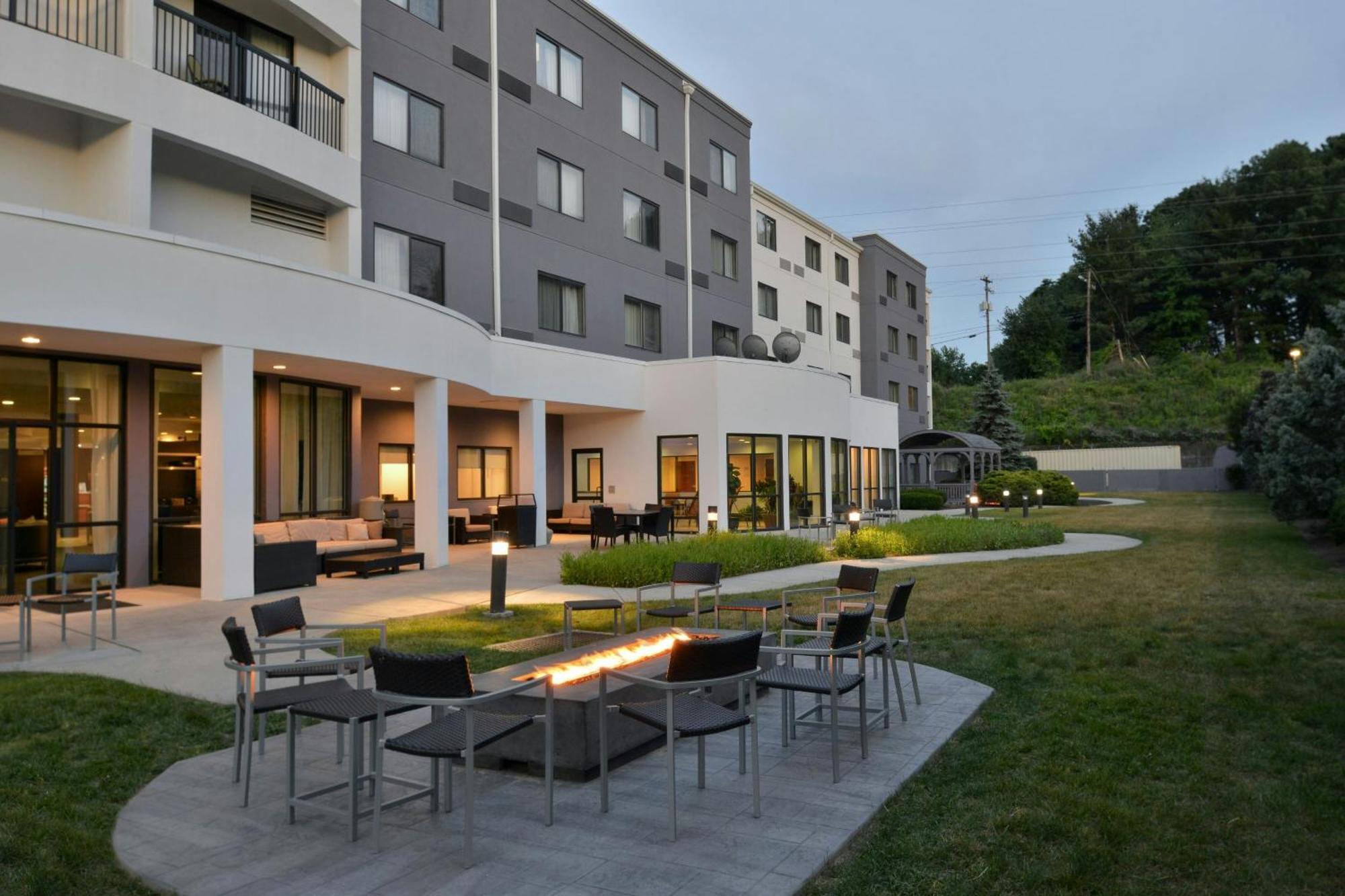 Courtyard By Marriott Harrisburg Hershey Εξωτερικό φωτογραφία