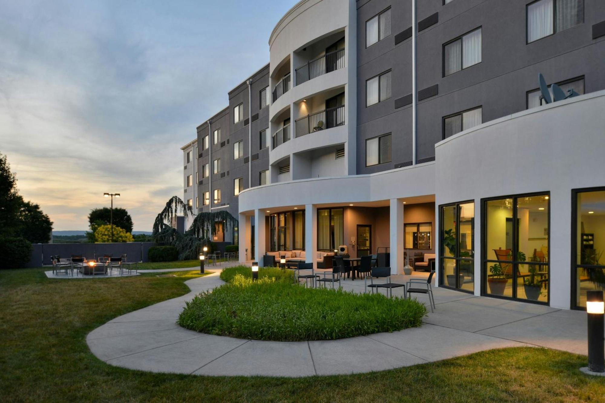 Courtyard By Marriott Harrisburg Hershey Εξωτερικό φωτογραφία